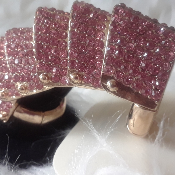 Fashion Rhinestone Ring - Picture 3 of 4